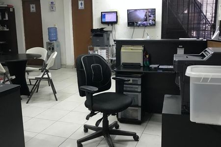 OFFICE with large patio for Rent in San Nicolás.