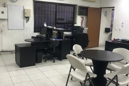 OFFICE with large patio for Rent in San Nicolás.