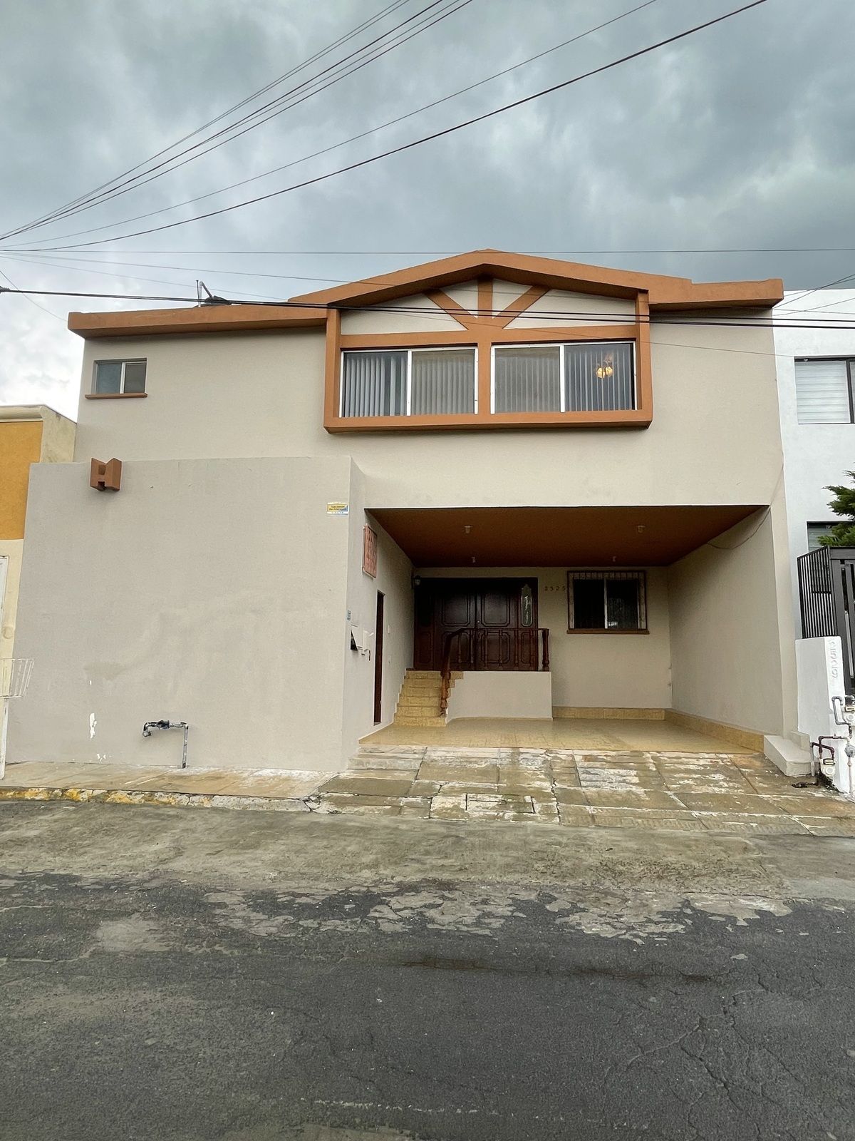 CASA EN RENTA EN CONTRY LA SILLA