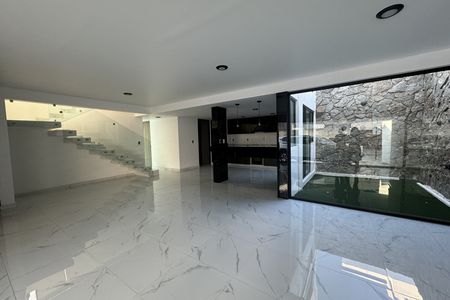 Casa en Altos de Juriquilla con Roof