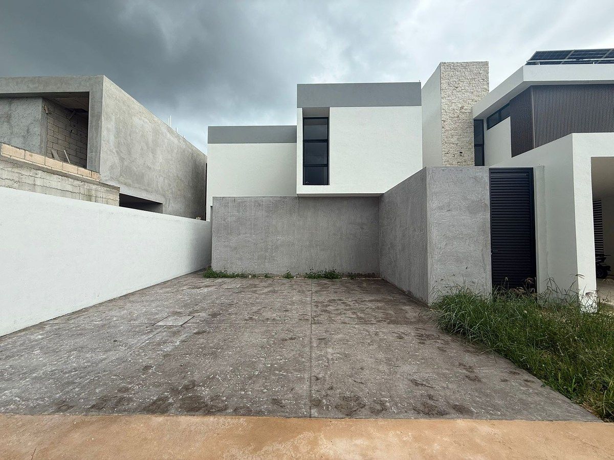 CASA EN VENTA EN MERIDA DENTRO DE PRIVADA CON AMENIDADES, foto 1 de 21