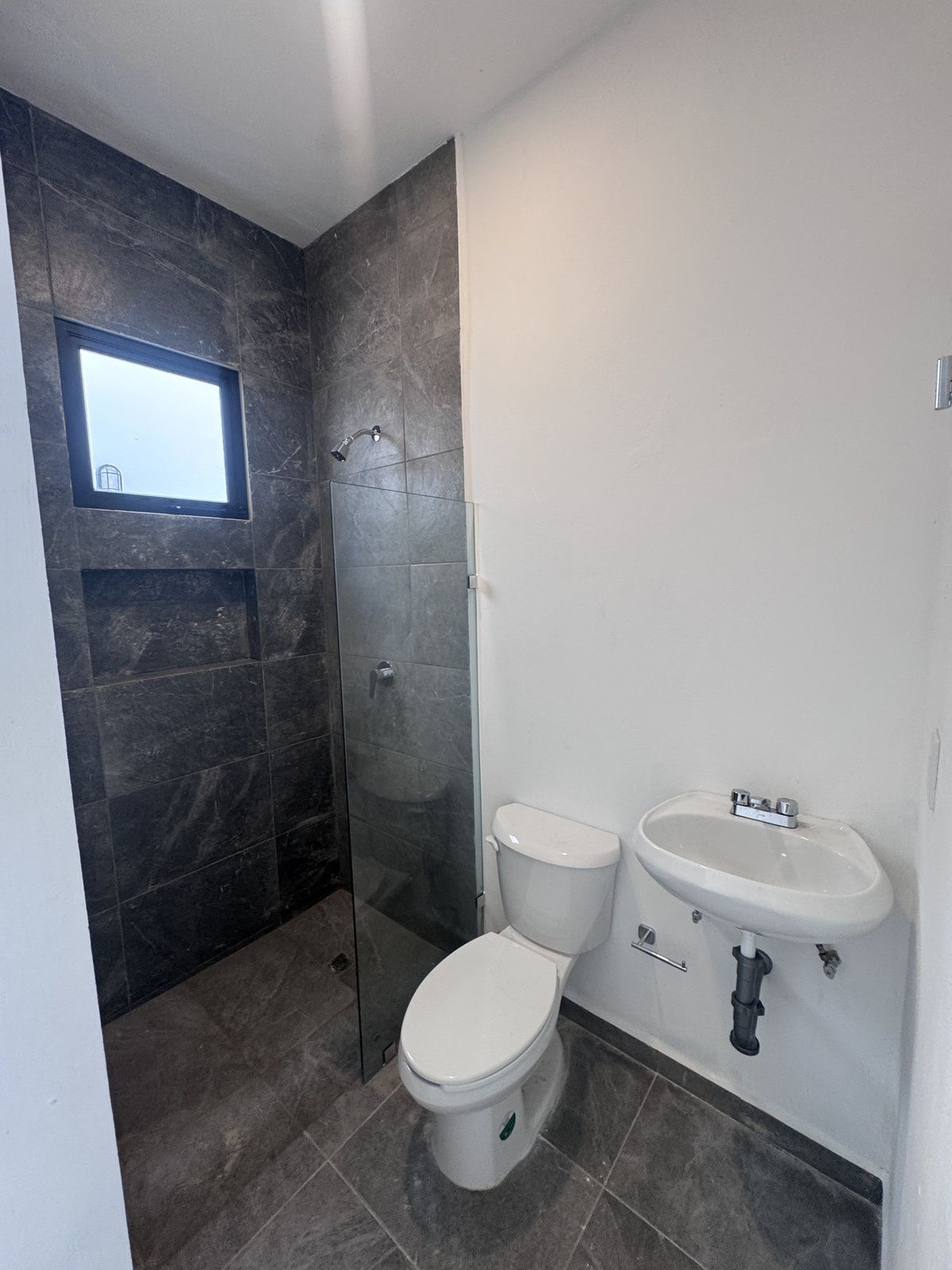 26 de 44: Baño de servicio