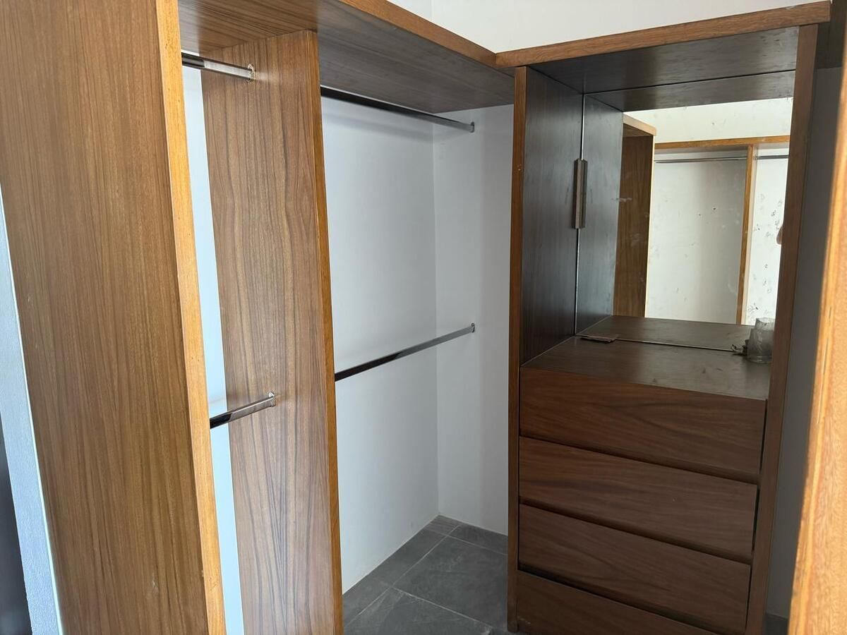 20 de 44: Closet habitación  2