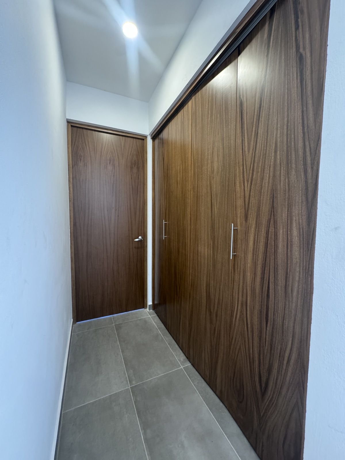38 de 44: Closet de blancos
