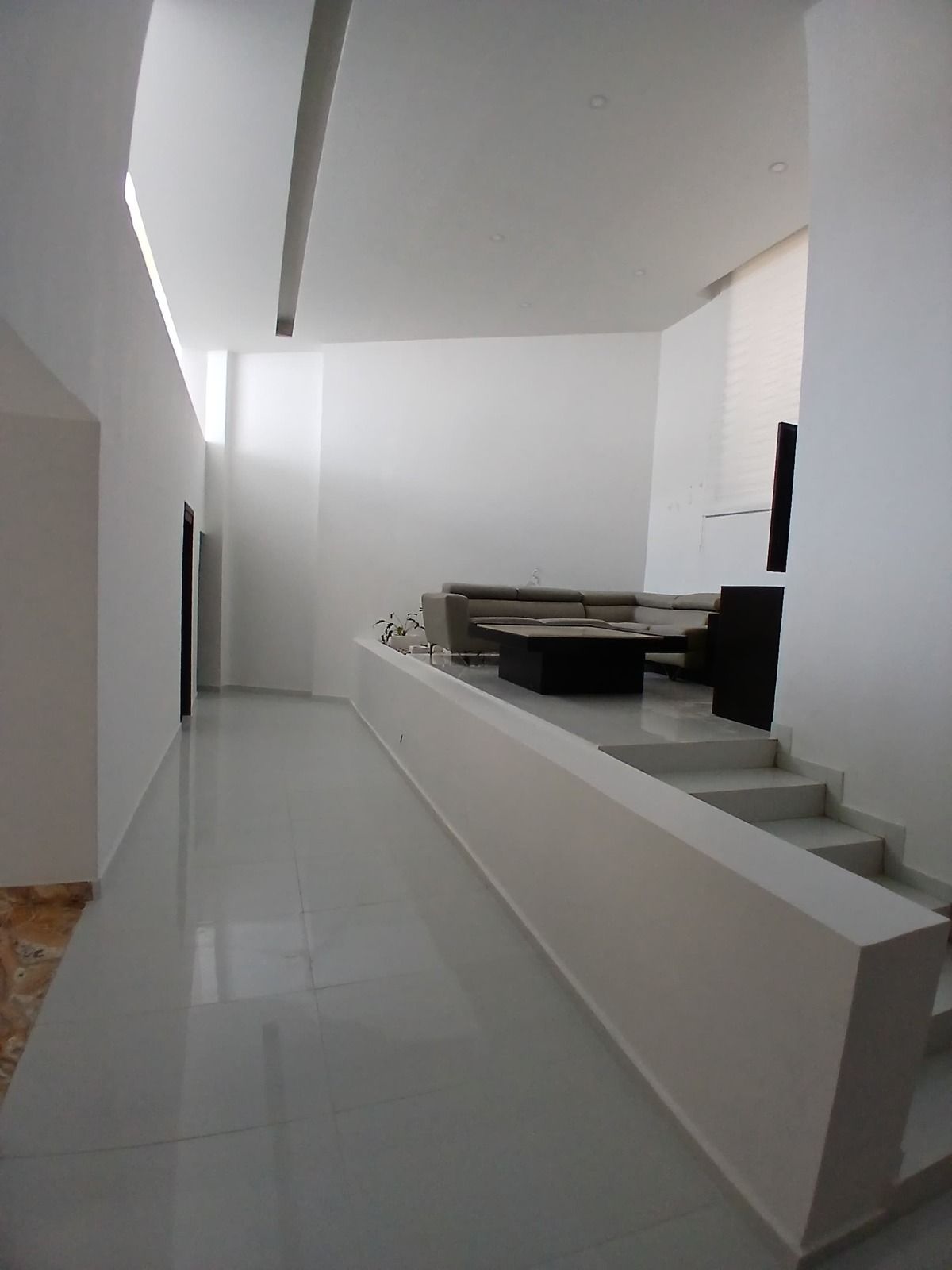 8 de 17: SALA DE TV.   PISO AREA RECAMARAS