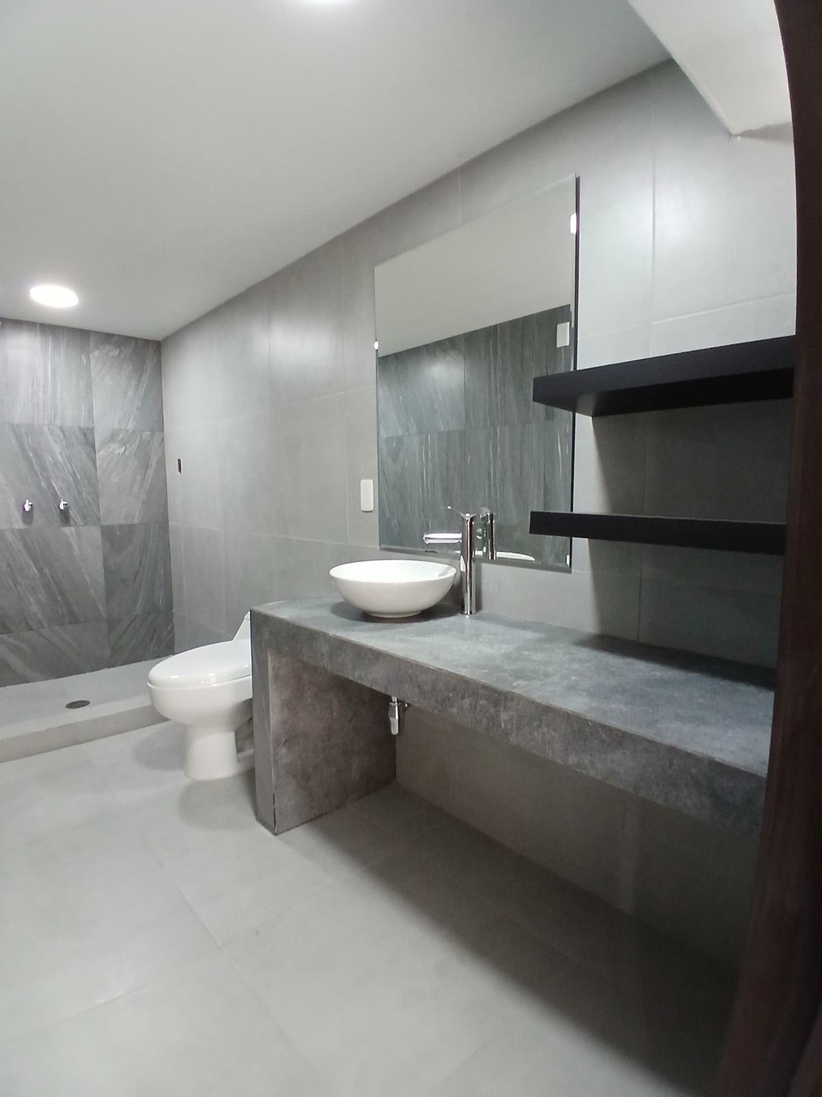 14 de 17: BAÑO  SALON DE USOS MULTIPLES