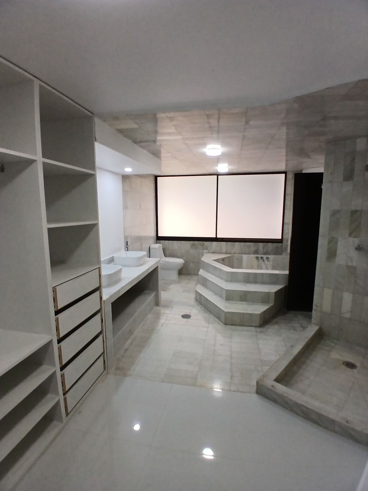 10 de 17: BAÑO PRINCIPAL