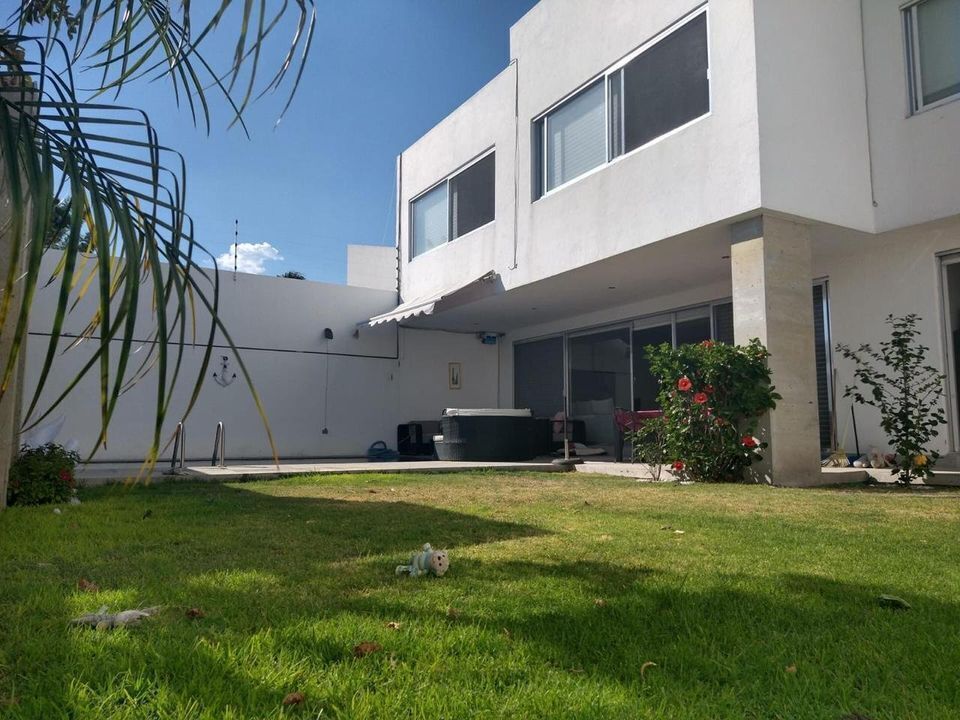 1 de 18: CONTRAFACHADA, JARDIN, ALBERCA