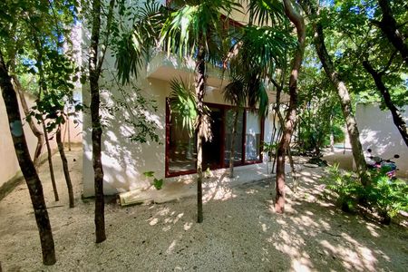 Apartamento equipado no condomínio exclusivo MAGNOLIAS, com piscina.