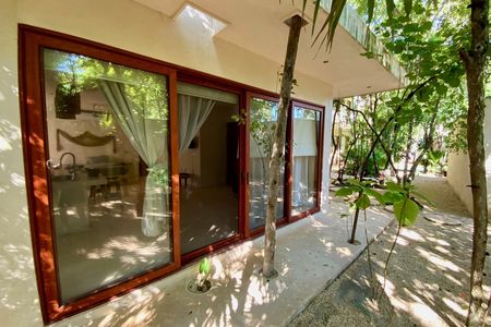 Apartamento equipado no condomínio exclusivo MAGNOLIAS, com piscina.