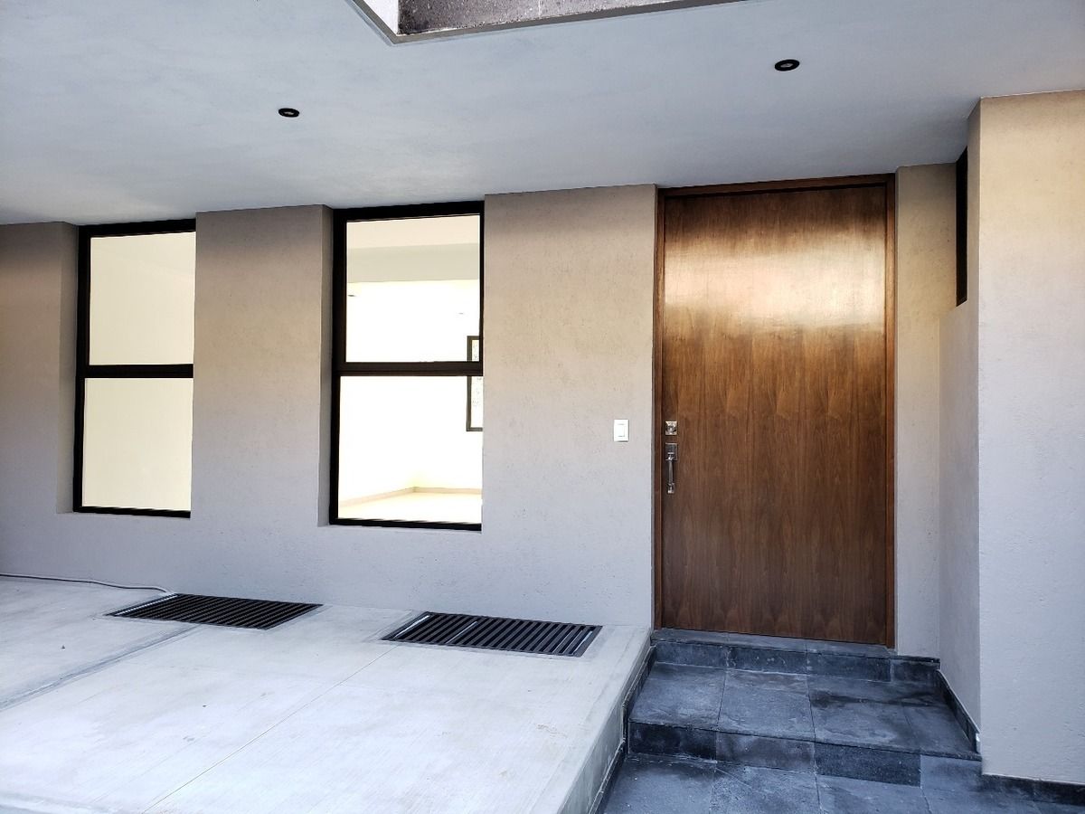 4 de 26: ENTRADA PRINCIPAL