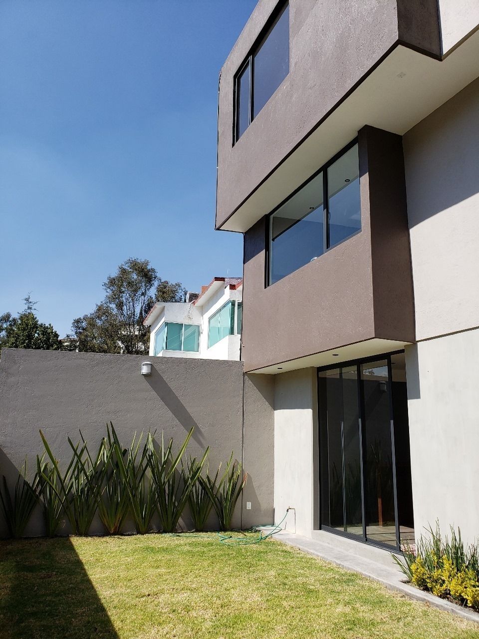 24 de 26: PARTE TRASERA