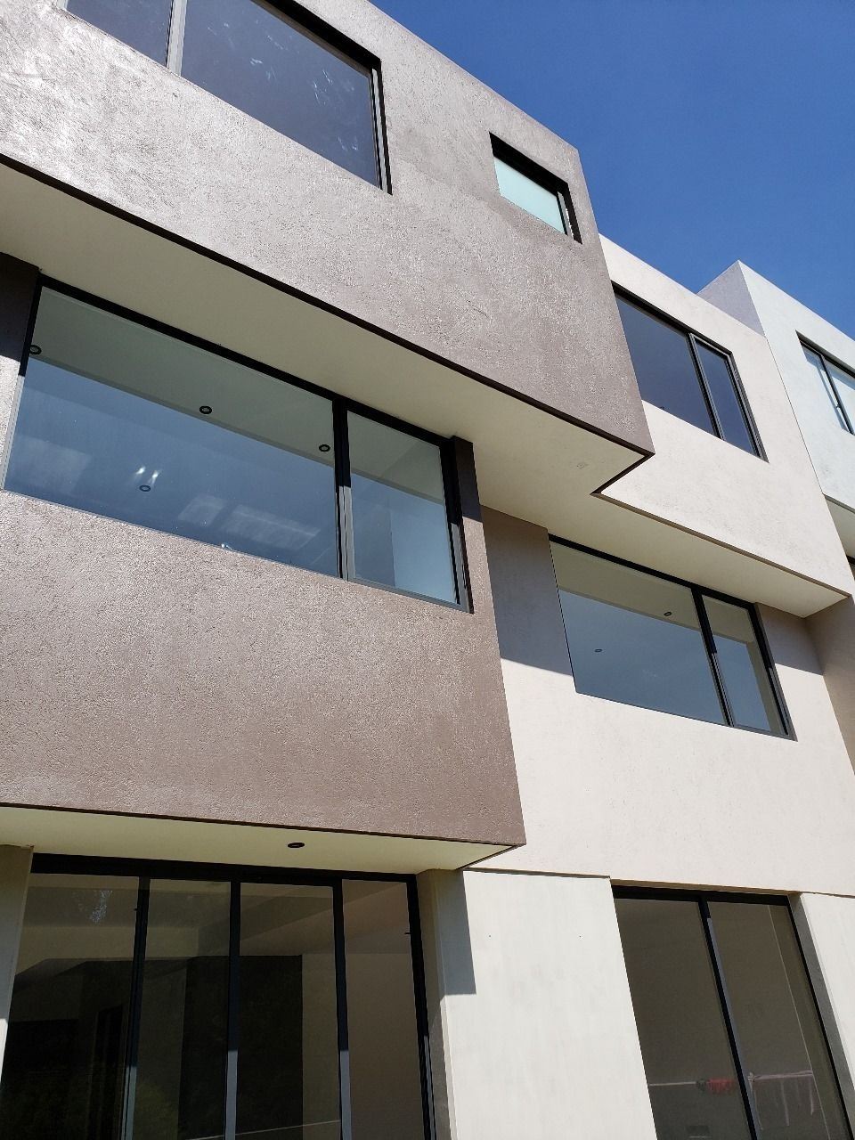 26 de 26: FACHADA TRASERA