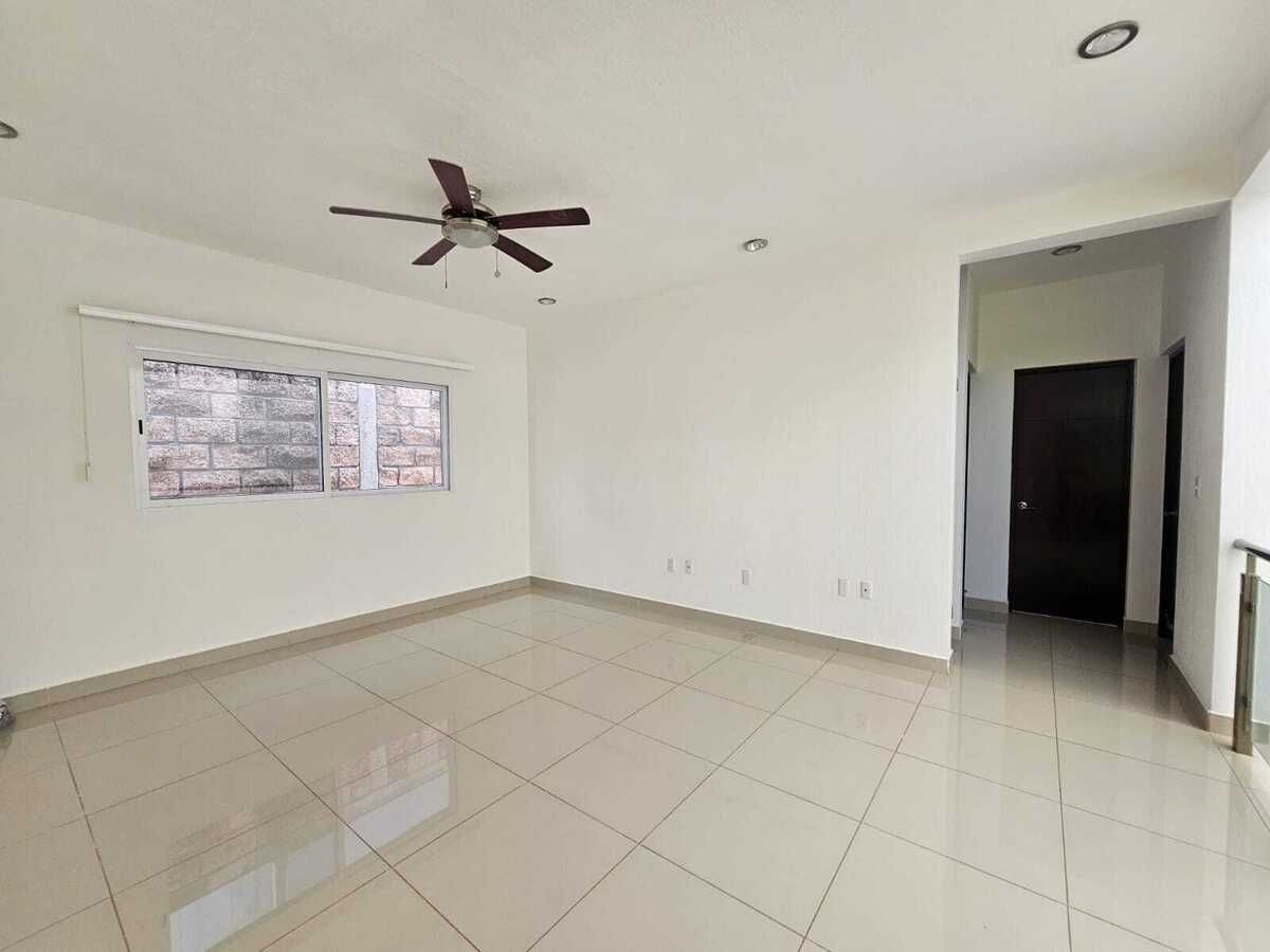 21 de 44: Sala de televisión
