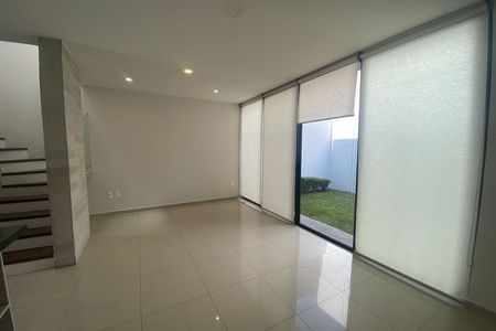 HOUSE FOR RENT IN AUREA RESIDENTIAL