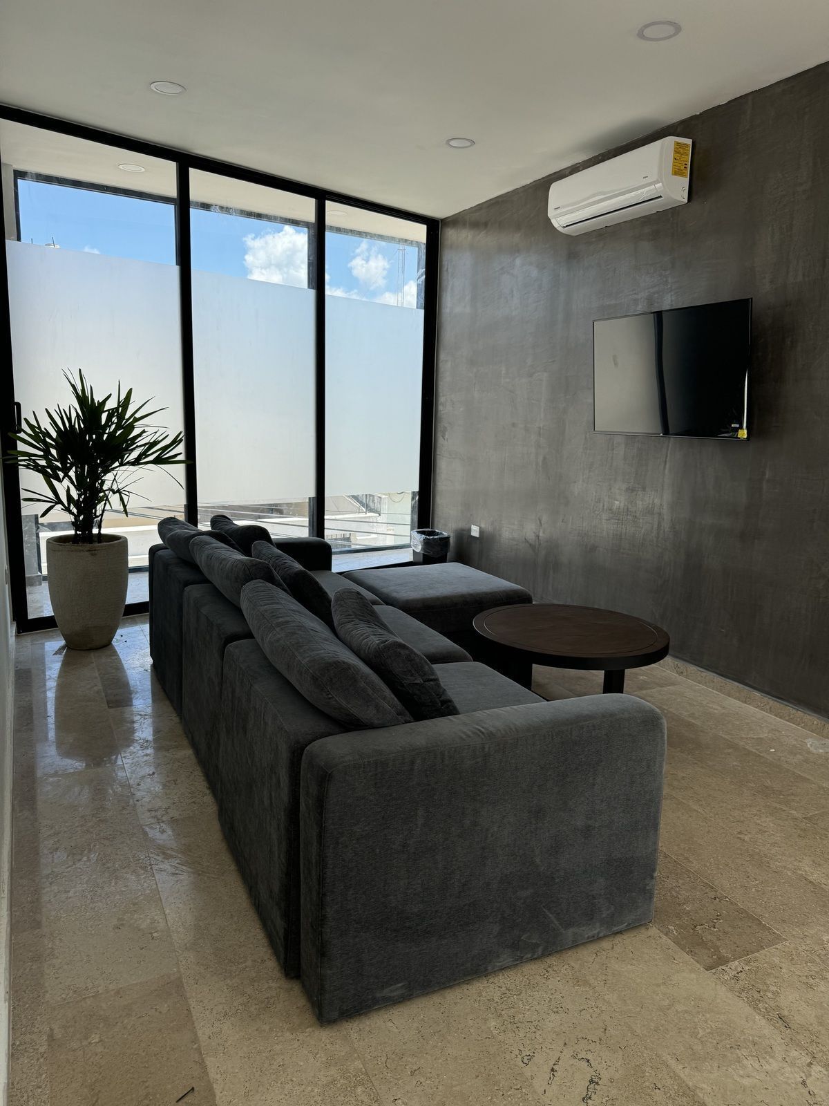 2 de 19: Sala de TV amenidad