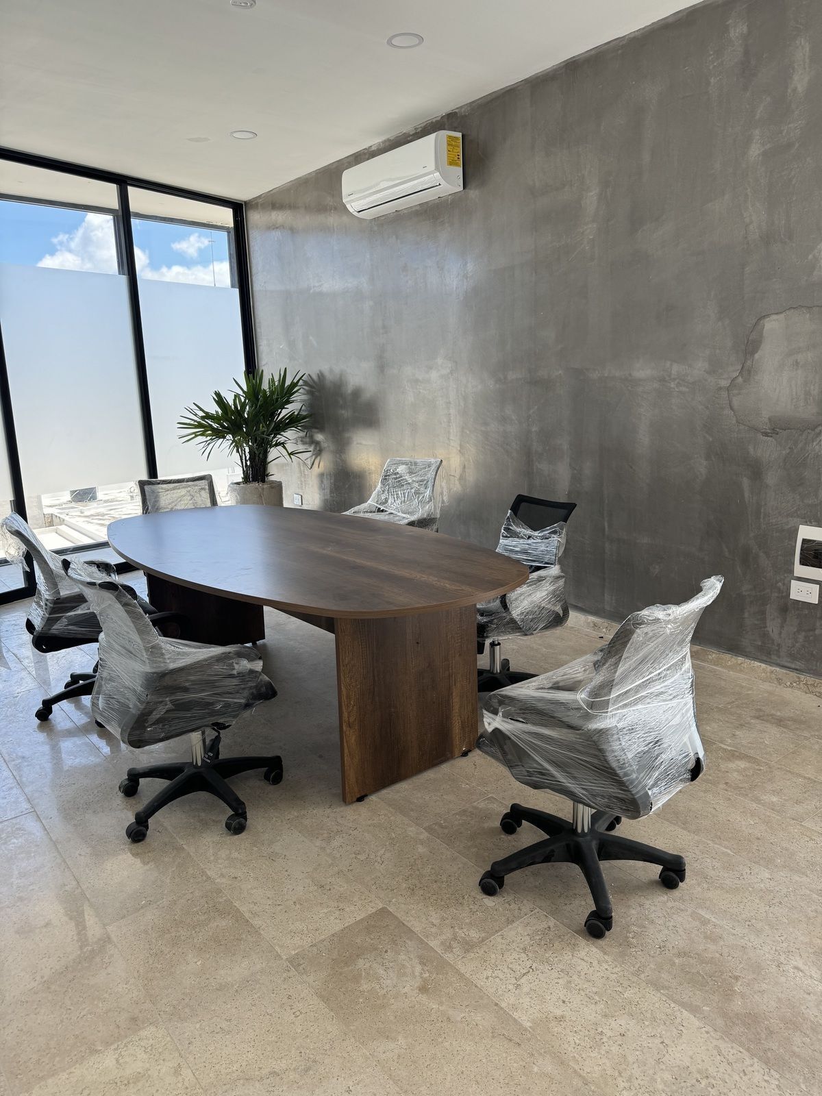 3 de 19: Sala de coworking amenidad
