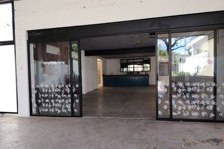 Commercial premises for rent on the avenue in the Mexico neighborhood