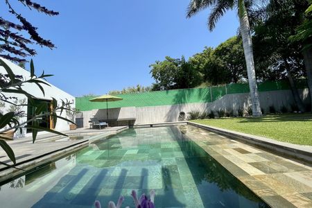 Casa de Autor em Um Andar Ao Lado do Campo de Golfe | BAAQ Oficina de Arquitetura