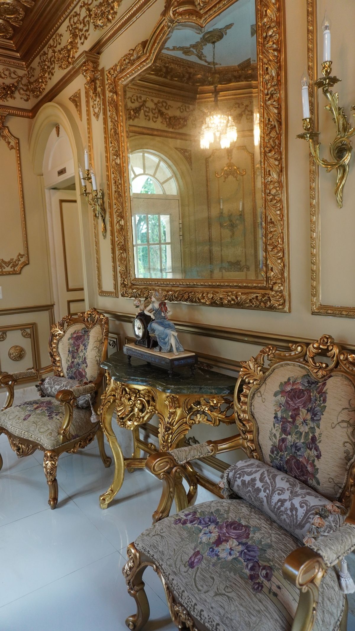 25 de 40: Espejo sala de espera baños exteriores