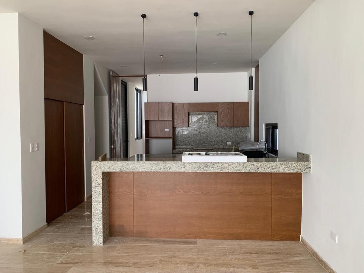 House for Sale with Immediate Delivery in Privada Moravia. Temozón Norte, Mérida - foto 2