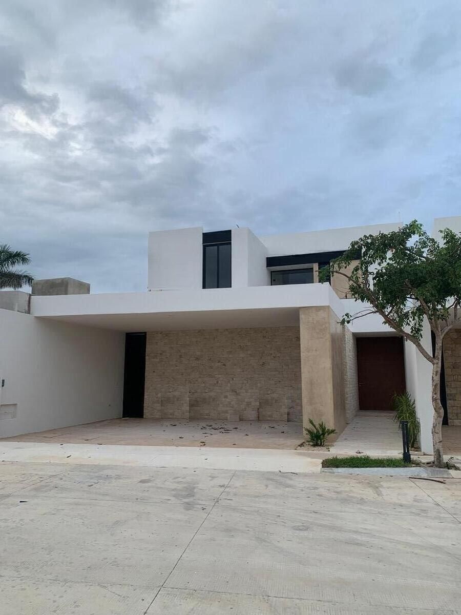 House for Sale with Immediate Delivery in Privada Moravia. Temozón Norte, Mérida - foto 1