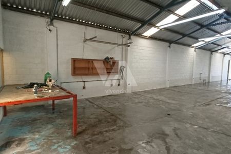 Warehouse with excellent location in the city center