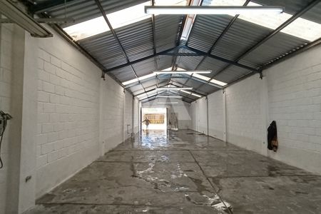 Warehouse with excellent location in the city center