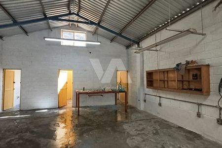 Warehouse with excellent location in the city center