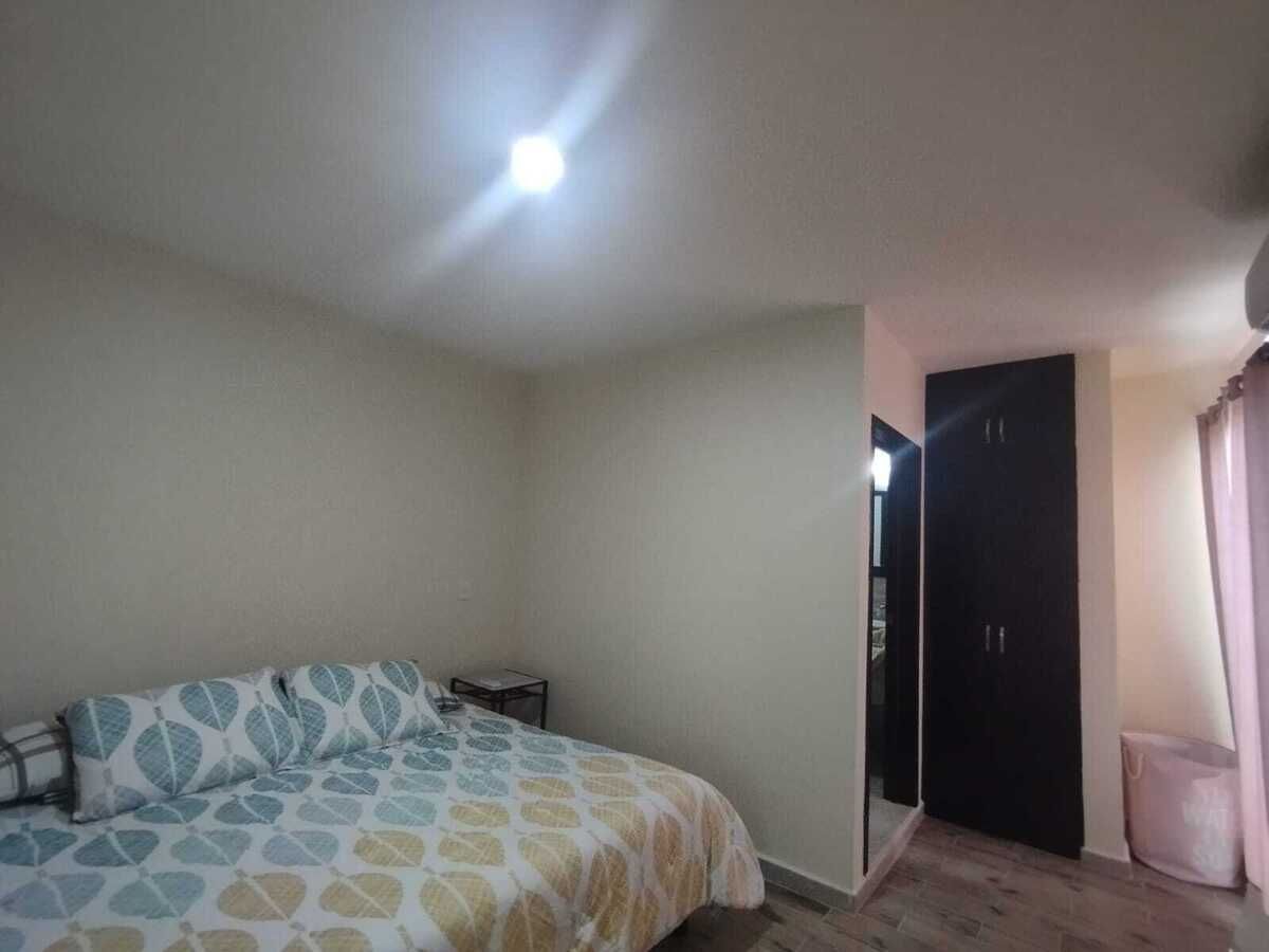 5 of 20: recamara con baño