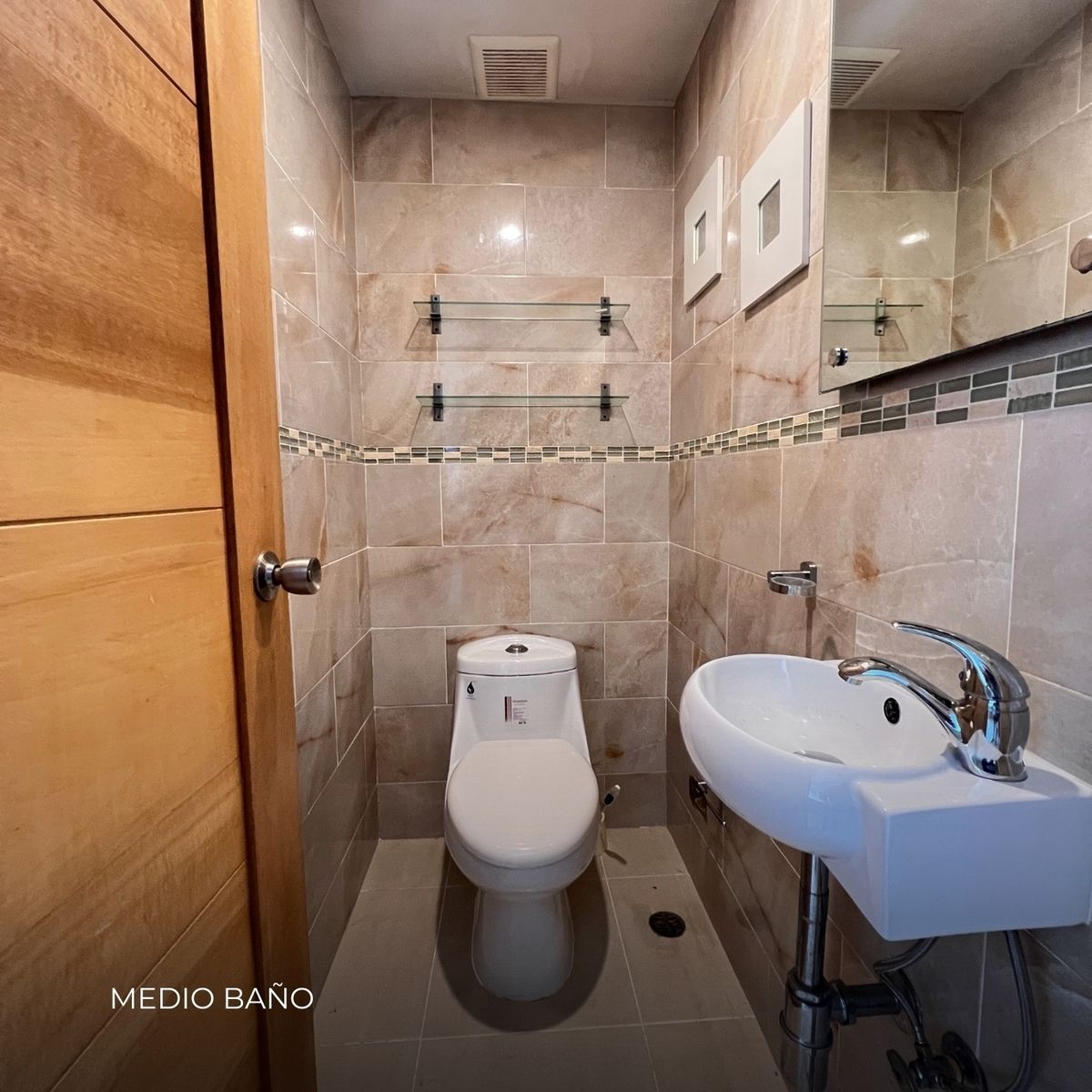 6 de 7: Medio Baño