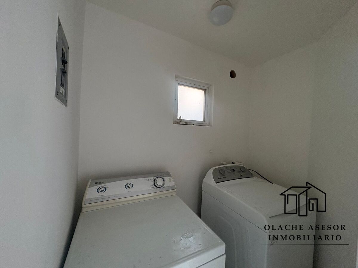 12 of 32: LAVANDERIA