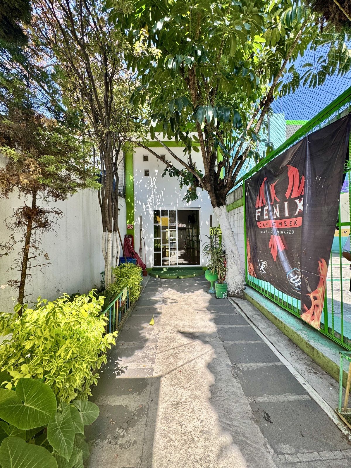 5 de 20: Entrada al salón
