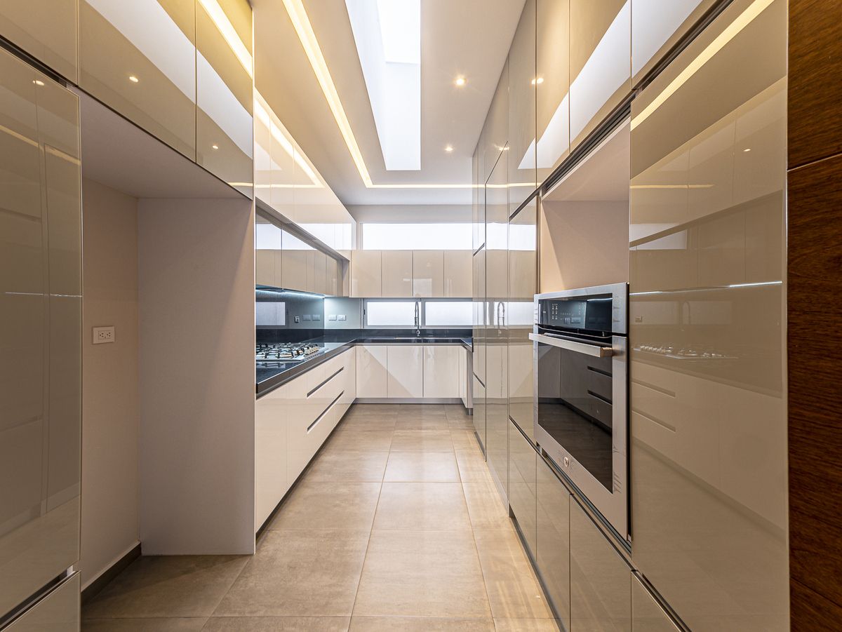 1 de 16: Cocina cerrada