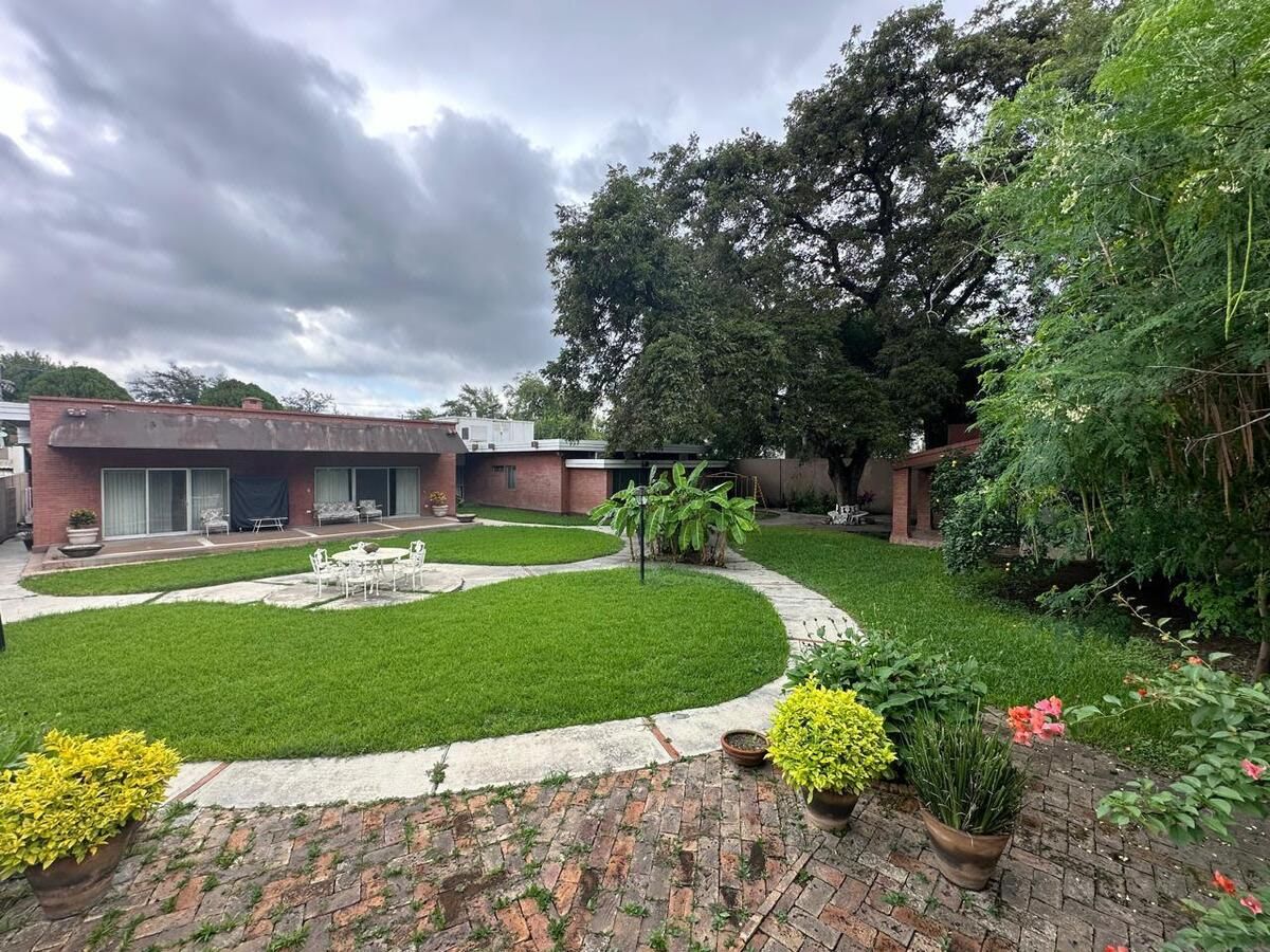 Terreno con Casa para Derrumbar Col. del Valle