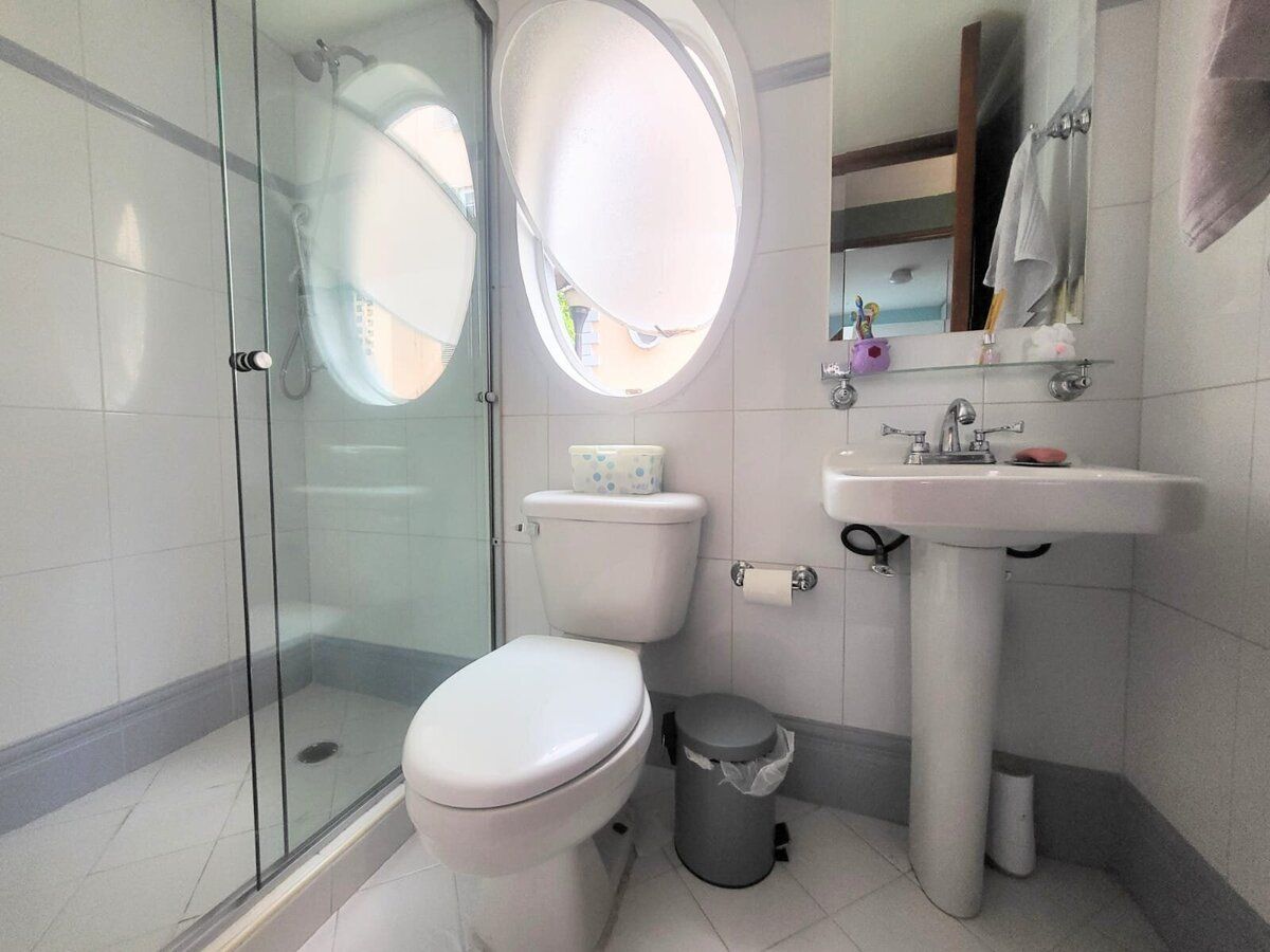 8 de 14: BAÑO SECUNDARIO