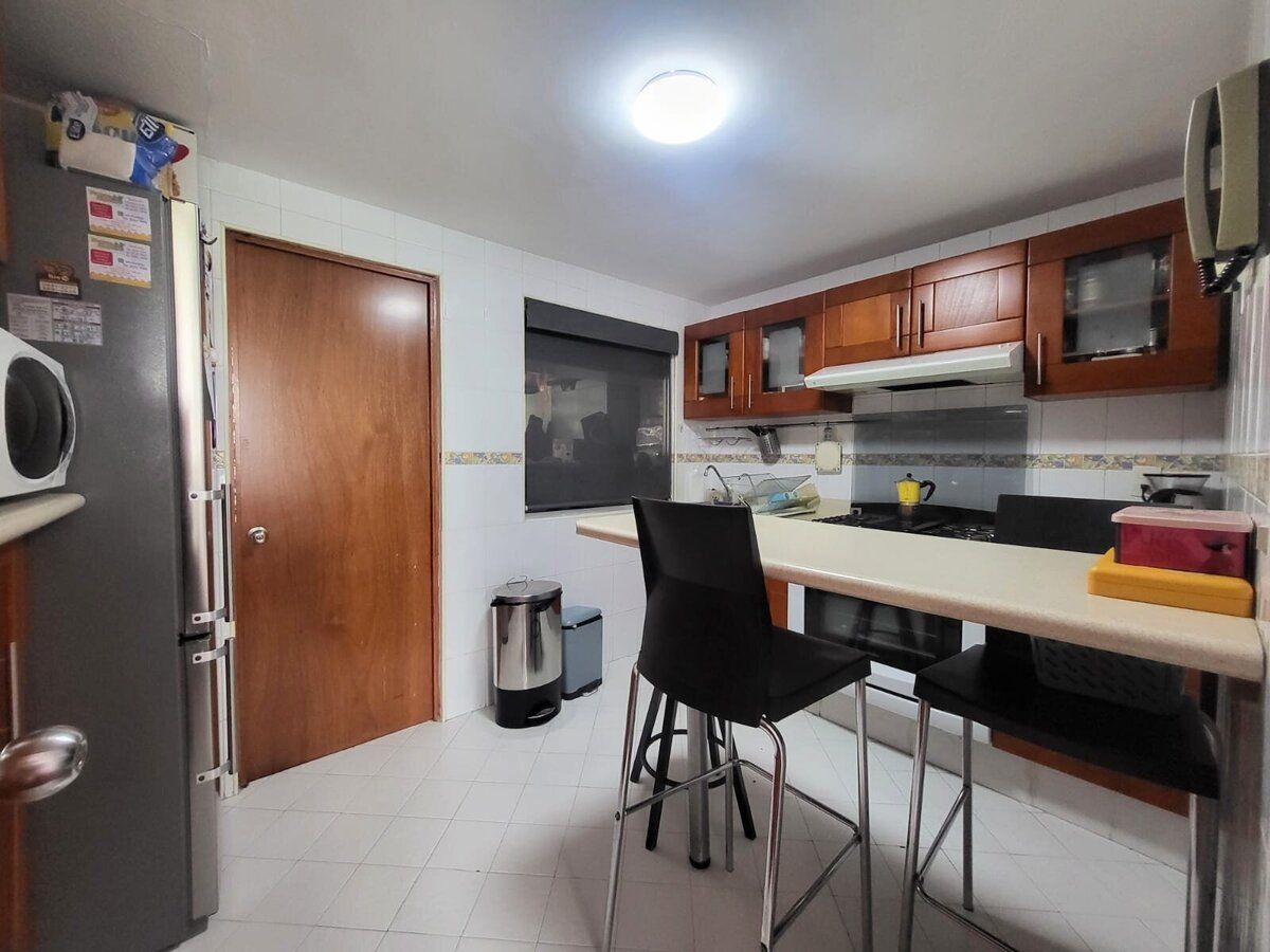 5 de 14: COCINA CON DESAYUNADOR