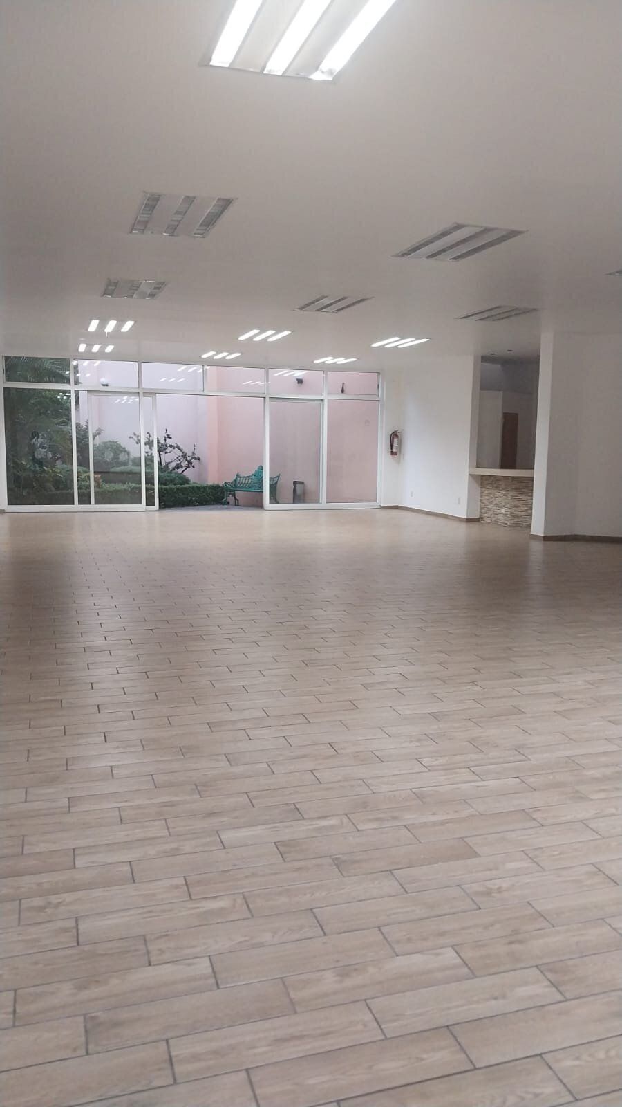 14 de 14: SALÒN DE FIESTAS