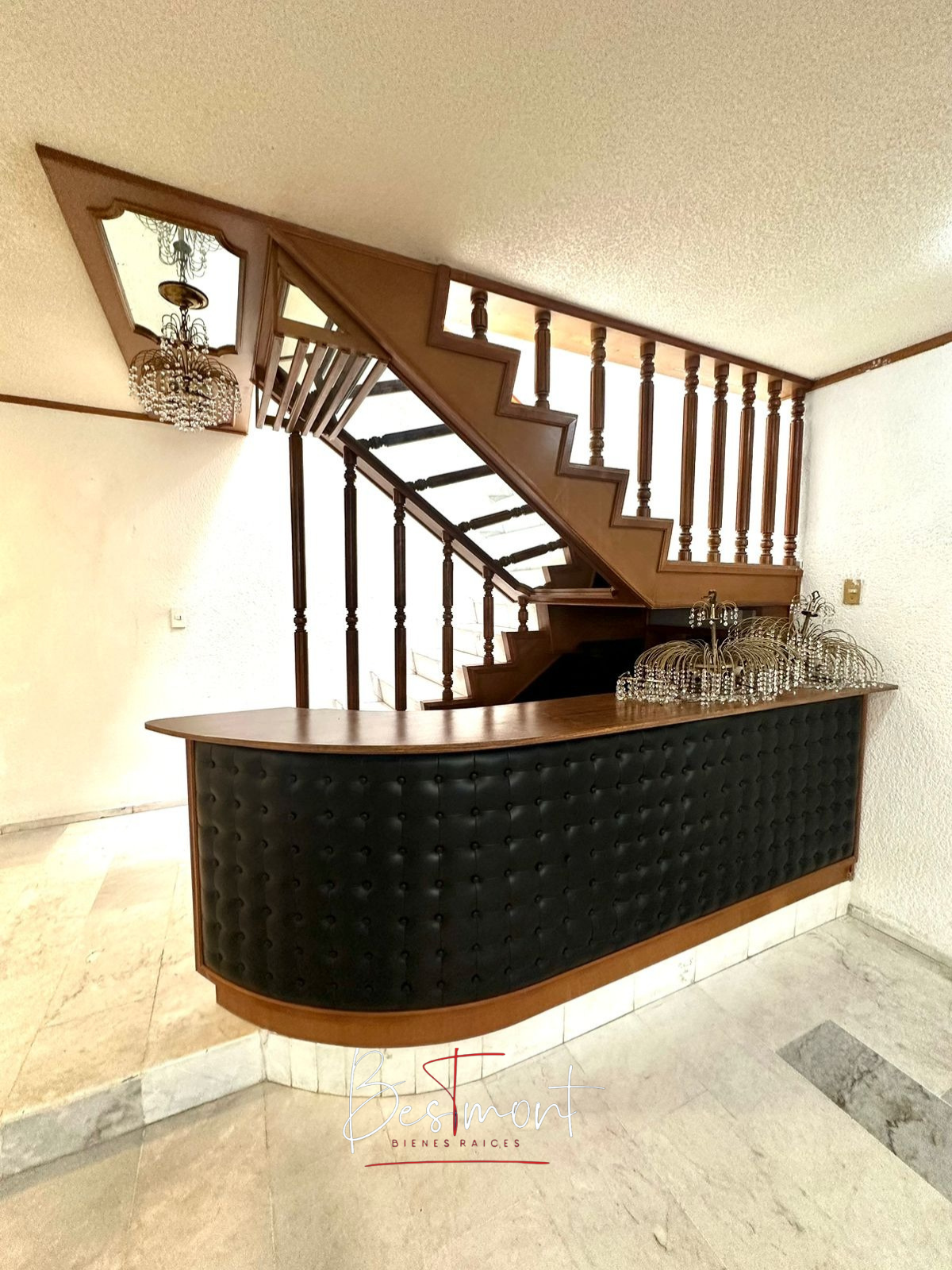 8 de 26: Bar en sala