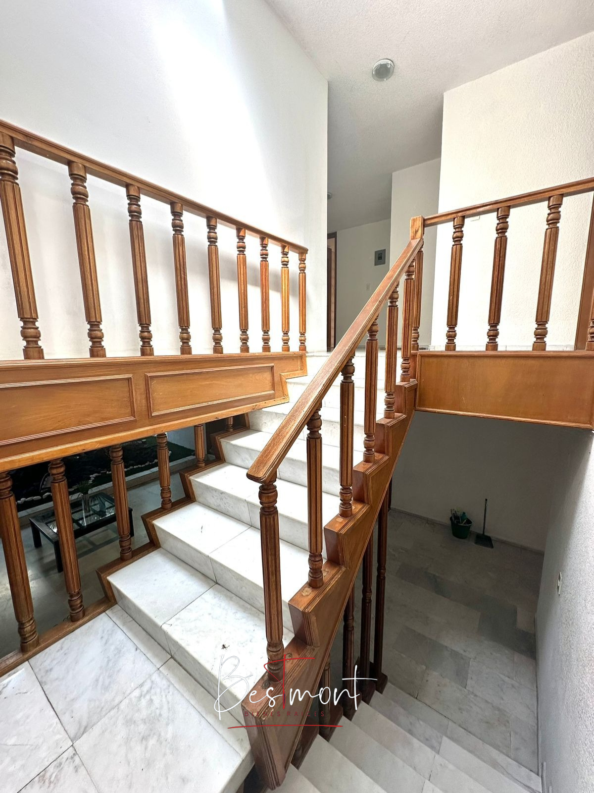 13 de 26: Acceso a planta alta