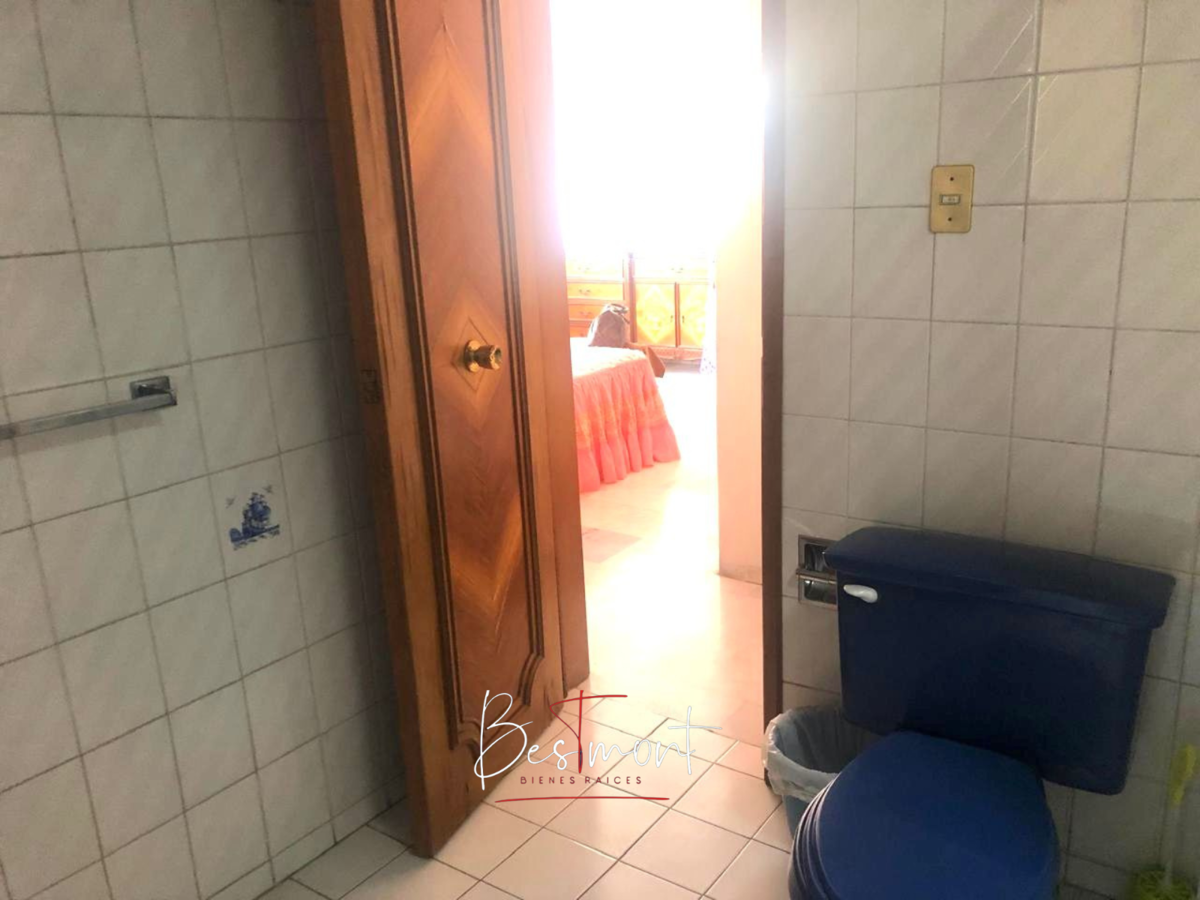 18 de 26: Baño completo recámara principal