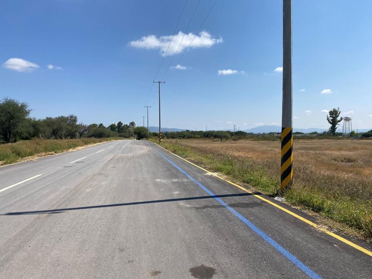 2 de 10: Acceso con asfalto