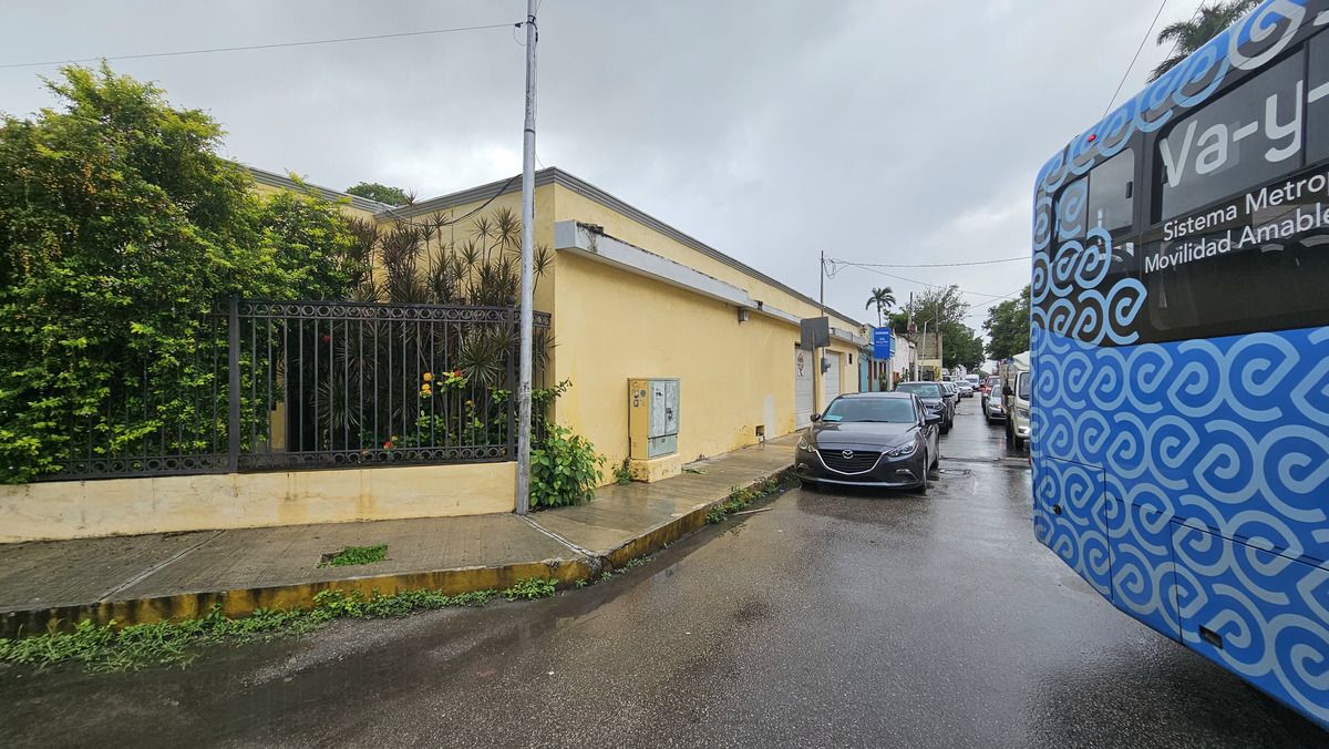 2 de 17: Calle paralela a Paseo Montejo