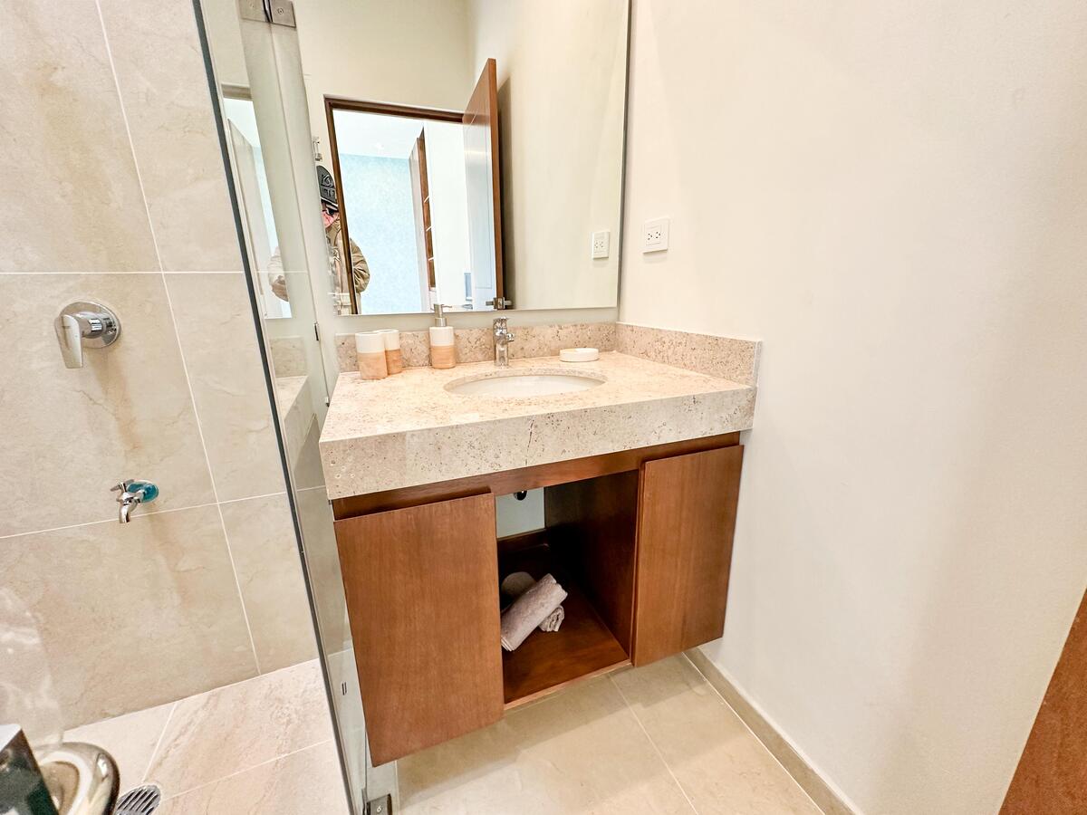 13 de 18: Baño, Tercera Habitación