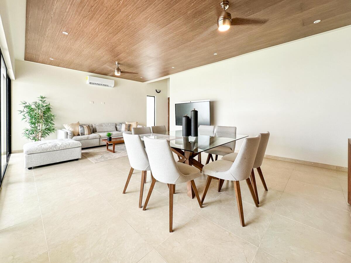 4 de 18: Sala y Comedor