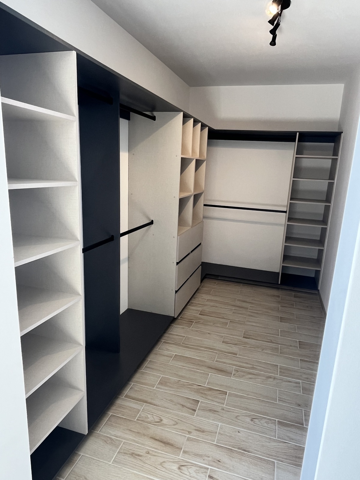 20 de 34: Vestidor walk in closet