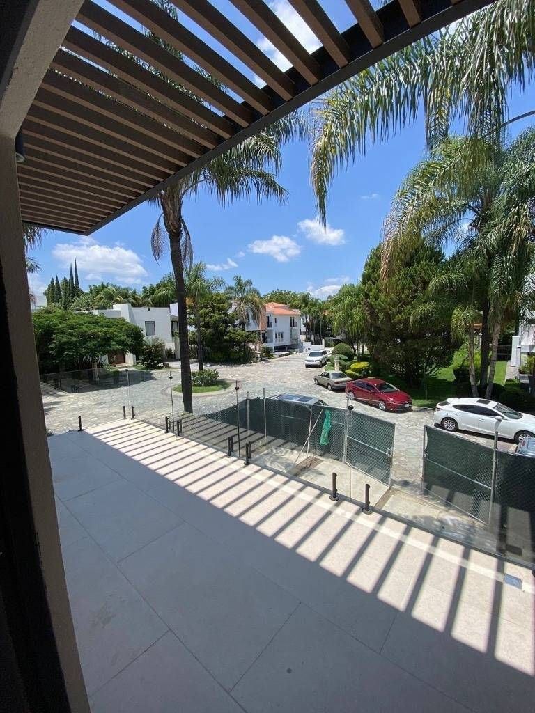 2 of 11: terraza