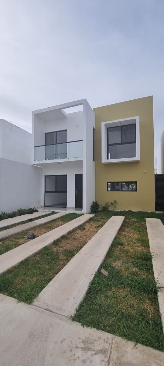 1 of 13: fachada principal