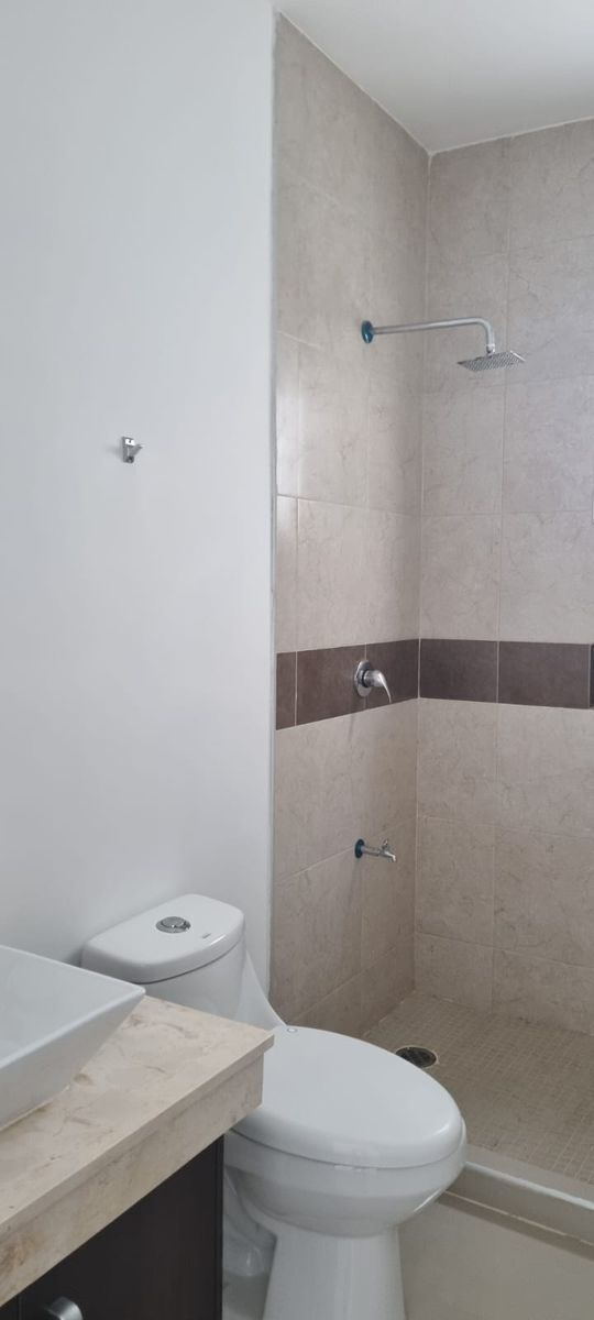 6 of 13: baño completo