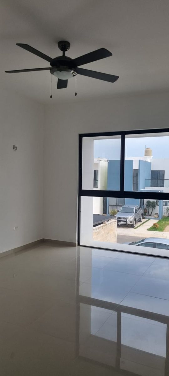 8 of 13: vista a la calle